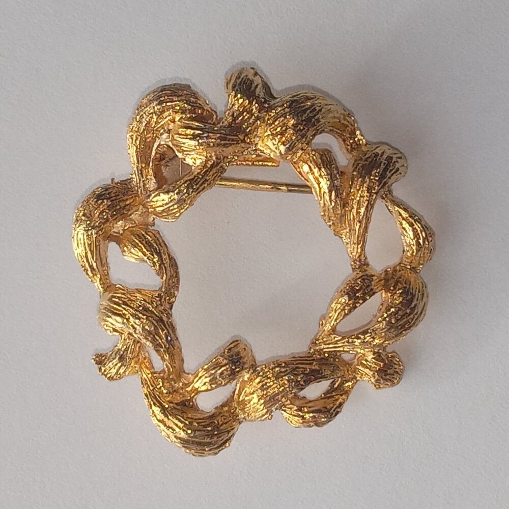 Vintage Gold Tone Round Classic Brooch Pin